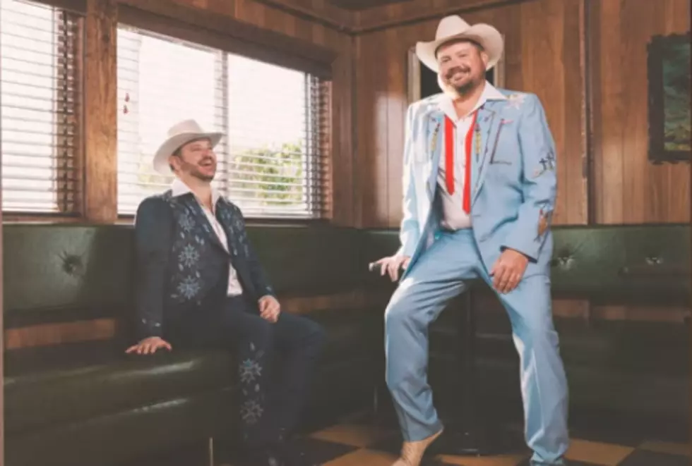 Randy Rogers & Wade Bowen Finally Cut and Release 'Hold My Beer'