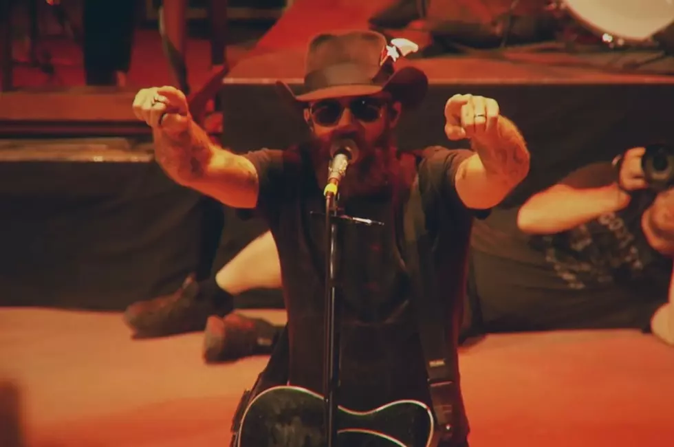 Watch Cody Jinks ‘Cast No Stones’ Live at Red Rocks is Absolutely Spiritual
