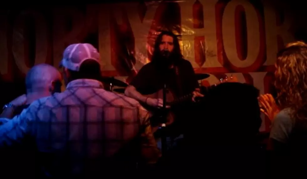 2011 Cody Jinks Sings Doug Stone’s ‘I’d Be Better Off (In A Pine Box)’ in a Rowdy Bar