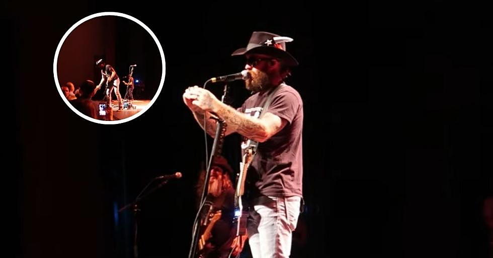 Cody Jinks Moved to Read Names of Service Members Killed in Action