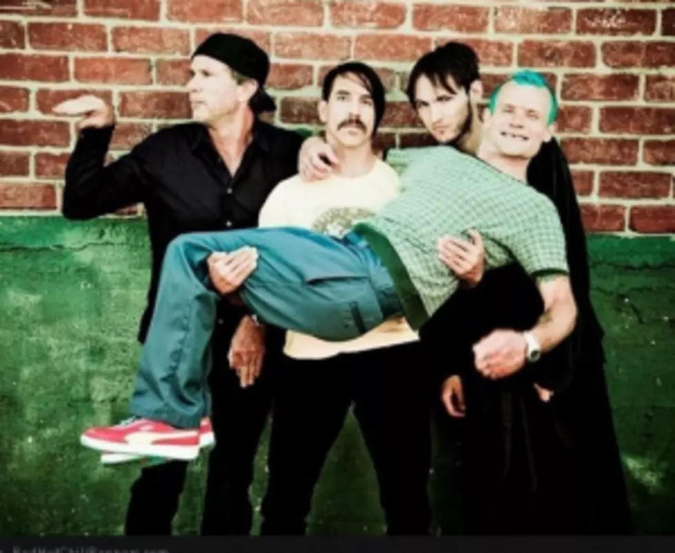 RHCP&#8217;s to Hold Free Concert fo&#8230;whoaaa! What the @#*! is up with Flea in this Picture?!?!?