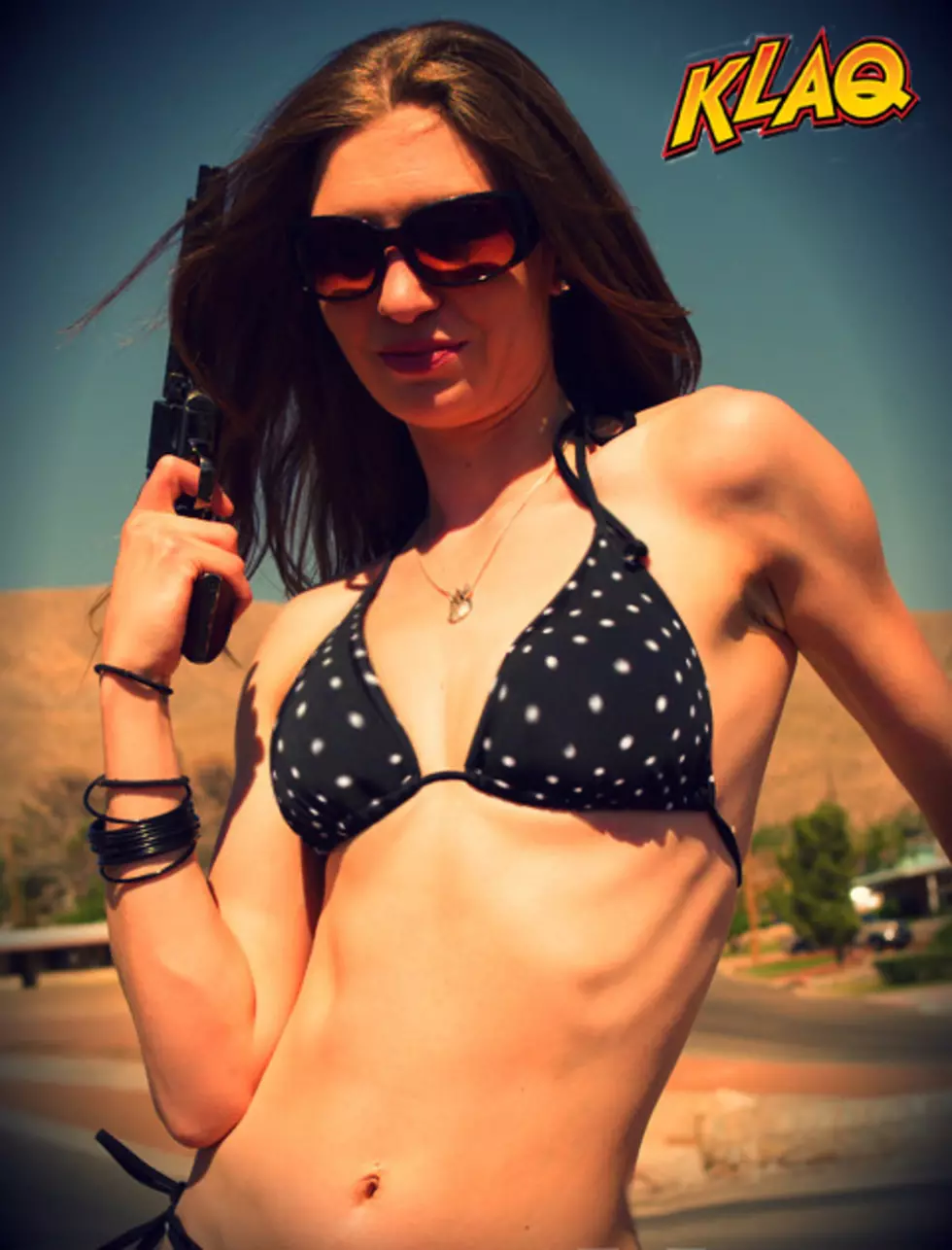 Stephanie, a Gun &#038; a Bikini &#8211; A Very El Paso Photo Shoot [PICTURES]