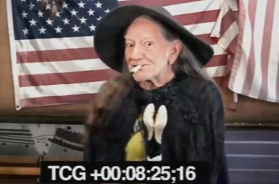 “The Hobbit” Goes to Pot: Willie Nelson Auditions to Be Gandalf…Sort Of [VIDEO]