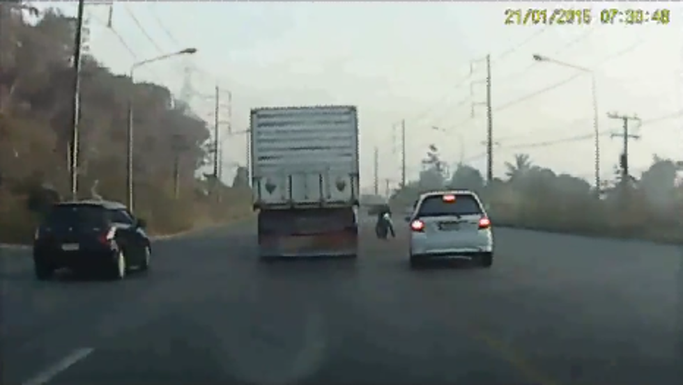 You Won’t Believe How Close This Idiot Driver Comes to Crashing Three Times on the Interstate