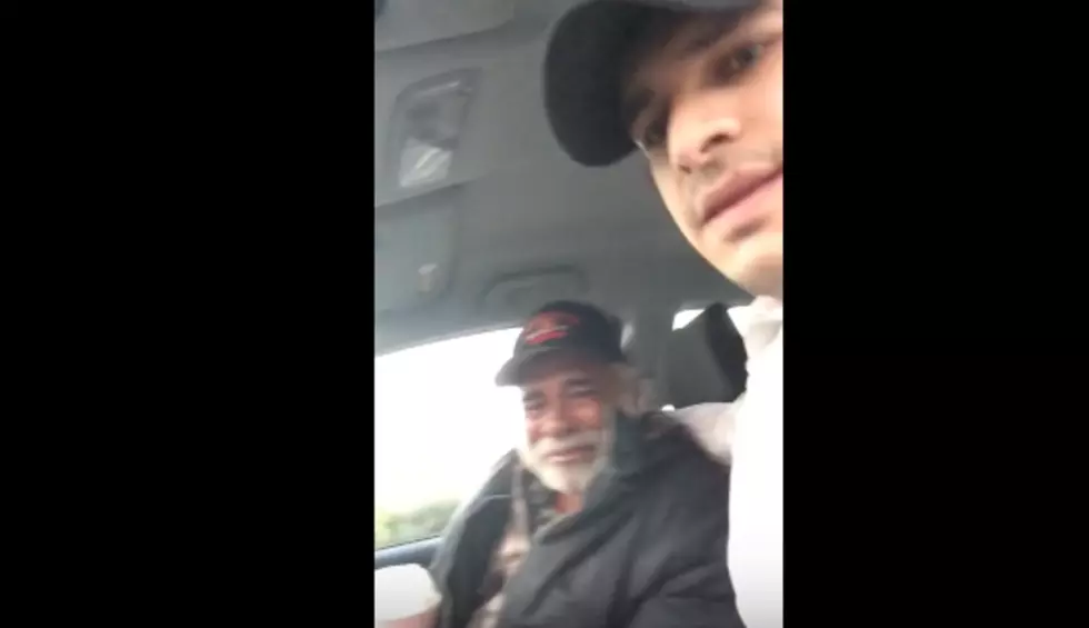 Homeless Veteran Moved to Tears after Stranger Buys Him Food