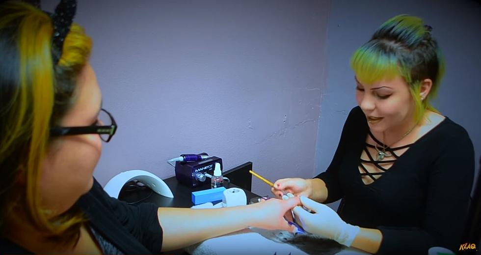 Joanna Gets a Manicure and Talks Horror Movies