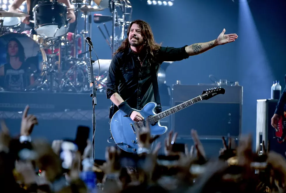 Dave Grohl Sings ‘My Hero’ To Doctor Who Held His Broken Leg Up