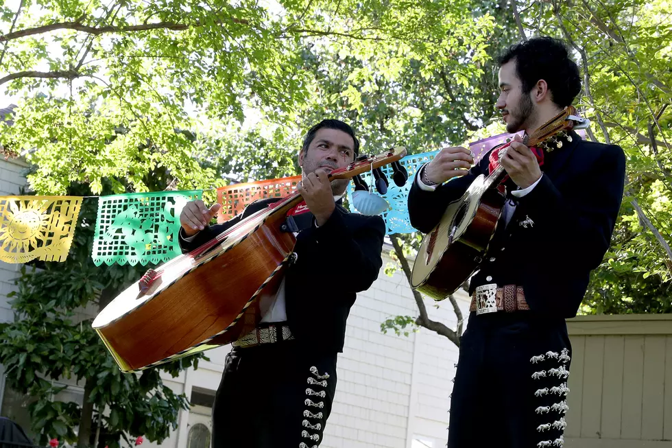 Protesters Troll Ted Cruz With Mariachi Band Outside His Home