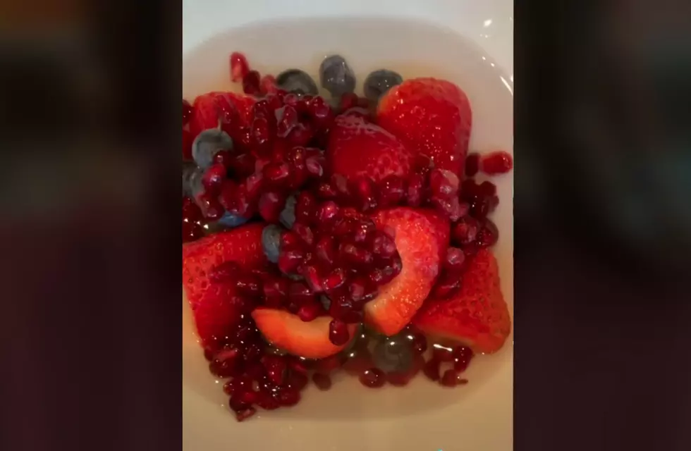 People On TikTok LOVE this ‘Nature’s Cereal’ Trend and I’m NOT Impressed