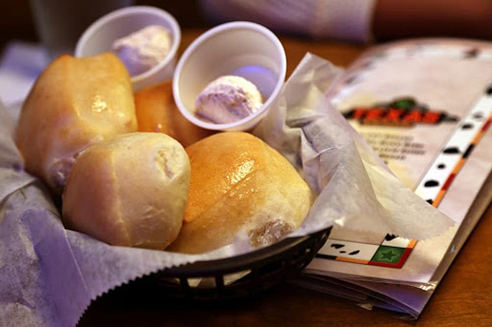 Can Anyone in El Paso Beat this Texas Roadhouse Roll Eating Record?