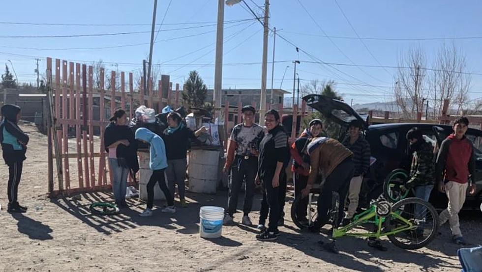 A Bike Repair Shop In El Paso Donates Bikes to Migrant Shelter