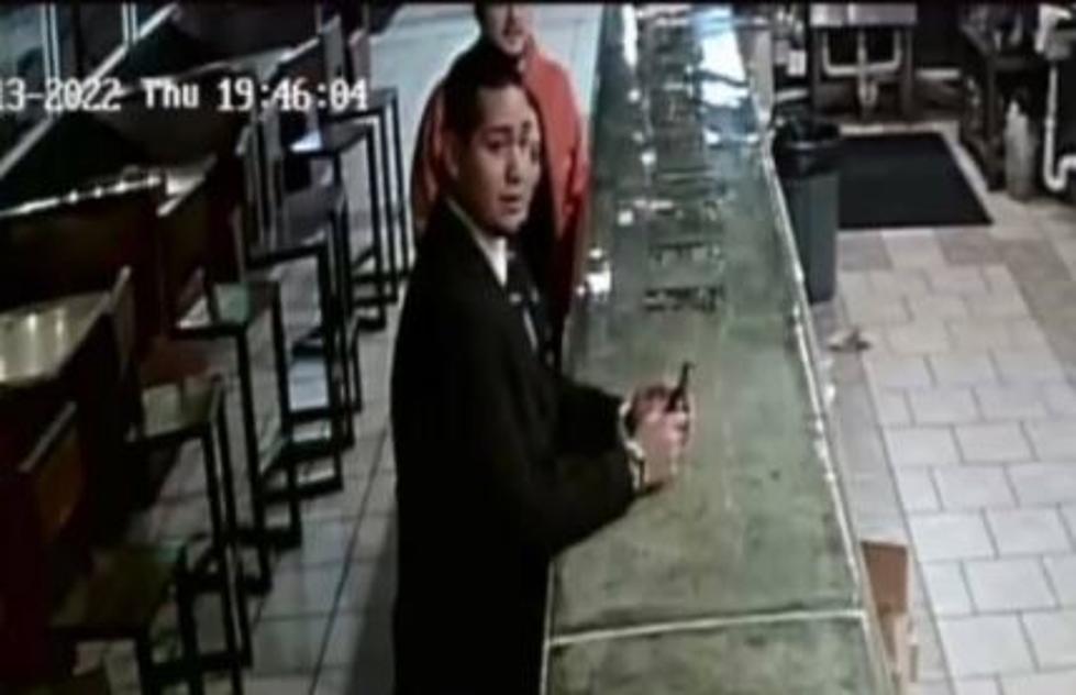 Rude Customer Busts the Car Windows of Staff at an El Paso Bar