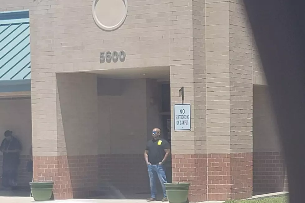 Texas Man Stands Guard at Elementary School