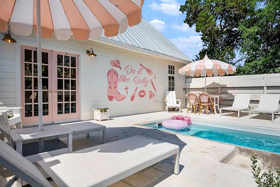 Break Your 9 to 5 At this Dolly Parton AirBnB in Texas