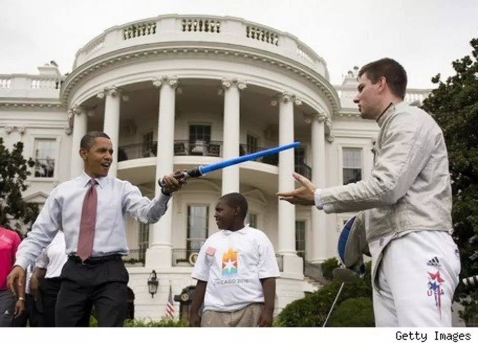 Obama Fences with Lightsaber on White House Lawn