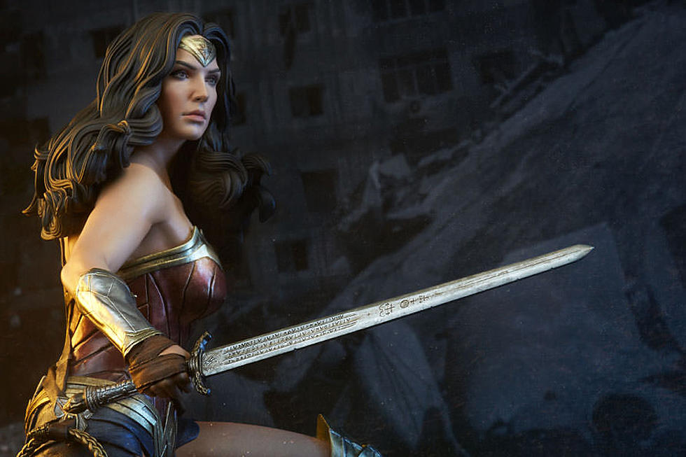 Wonder Woman Stands at the Ready as Sideshow’s Latest Premium Format Figure