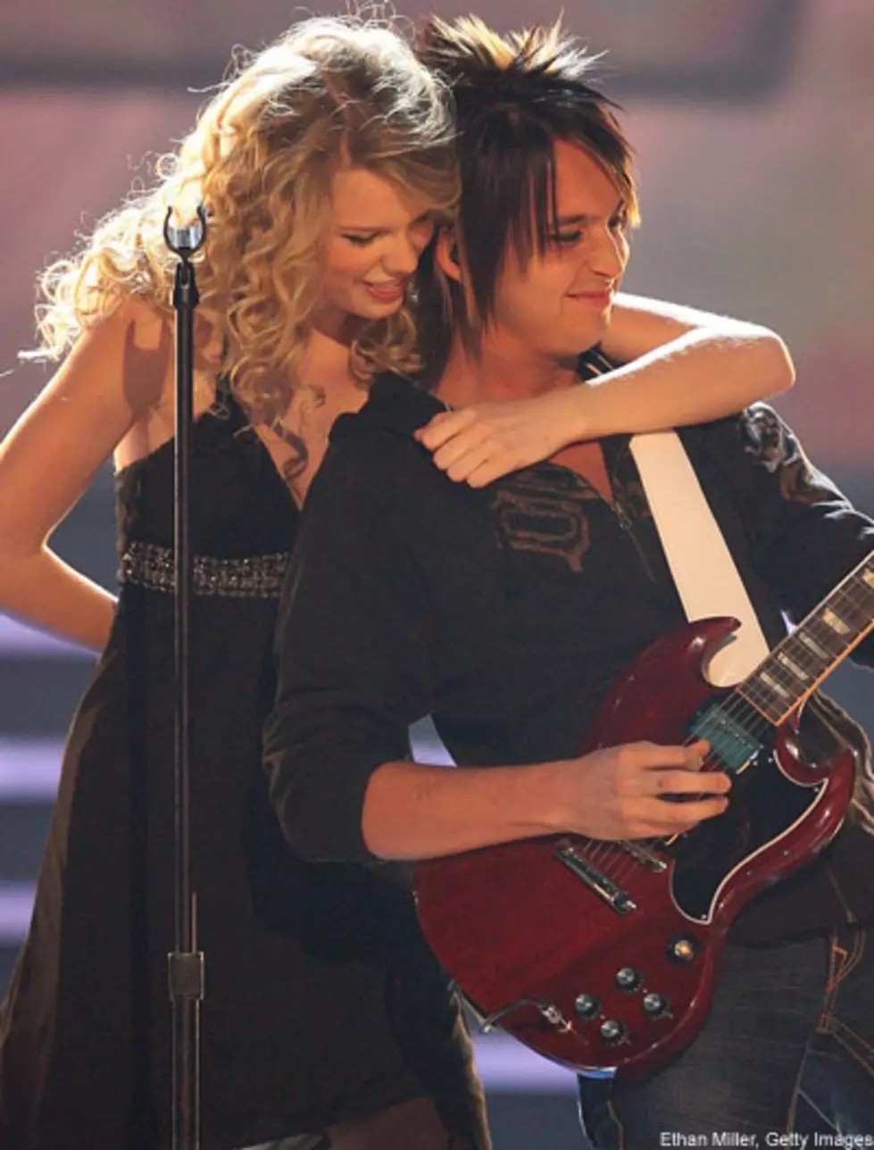 Taylor Swift&#8217;s ACM Performance Pictorial: Photo 4
