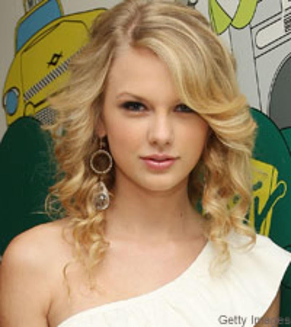 Taylor Swift Named &#8216;Goddess of Summer&#8217;