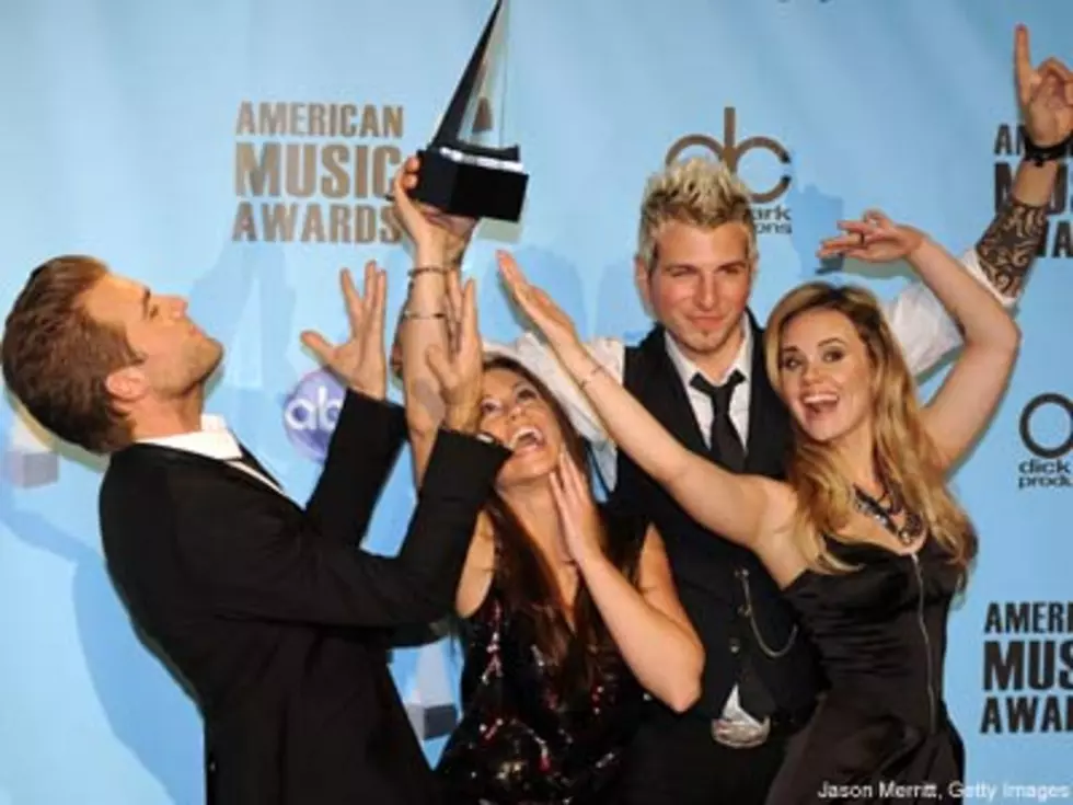 Gloriana ‘Freaked Out’ by AMA Breakthrough Artist Win