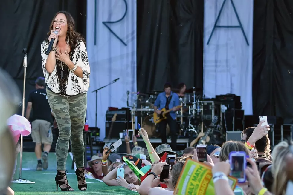 Story Behind the Song: Sara Evans, ‘A Little Bit Stronger’
