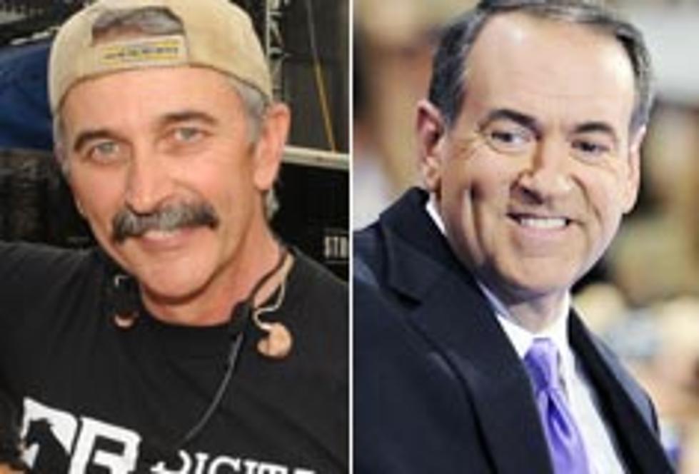 Aaron Tippin Pairs With Mike Huckabee to ‘Play’ for Kids