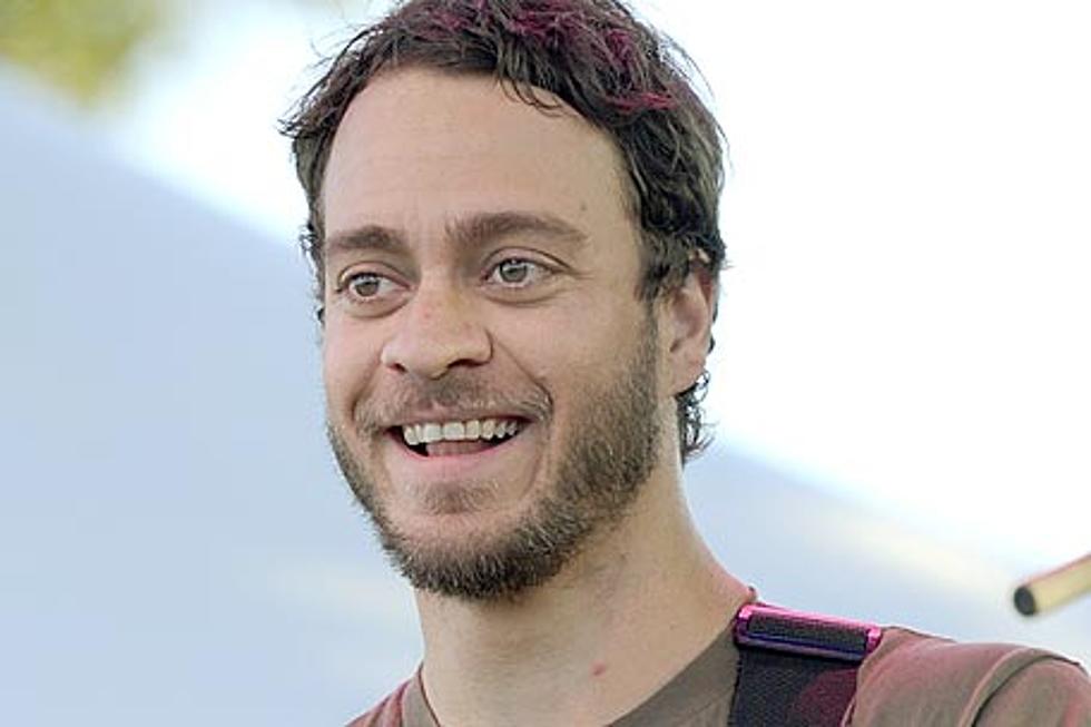 Amos Lee’s ‘Mission’ Includes Country Legends