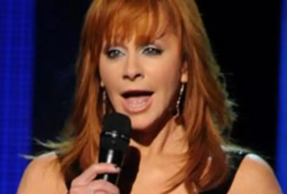 Reba Covers Beyonce’s ‘If I Were a Boy’ on the CMA Awards