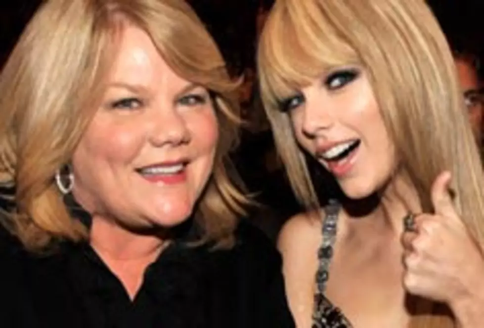 Taylor Swift Counts on Parents, Friends to Keep Her Balanced