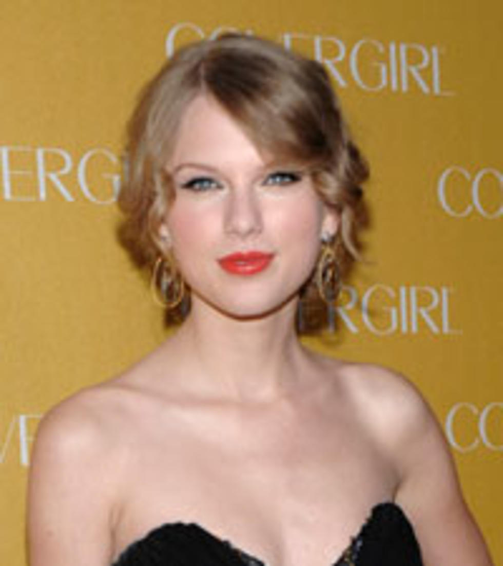 Taylor Swift, Kellie Pickler + More — Top Tweets of the Week