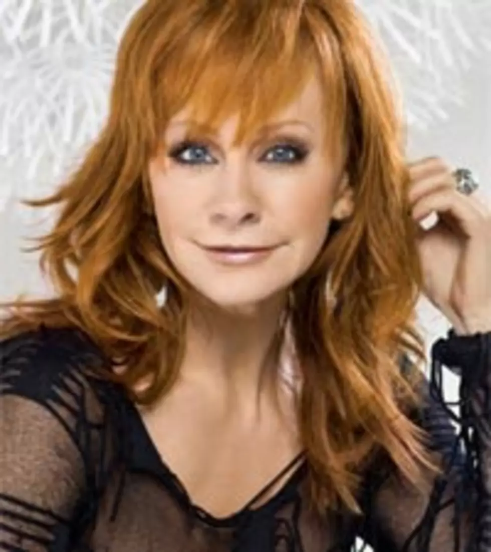 Reba Tweets Her Appreciation for Kelly Clarkson and Corn Dogs