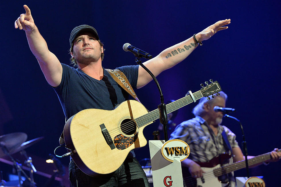Jerrod Niemann Shares His Version of 'Holly Jolly Christmas'