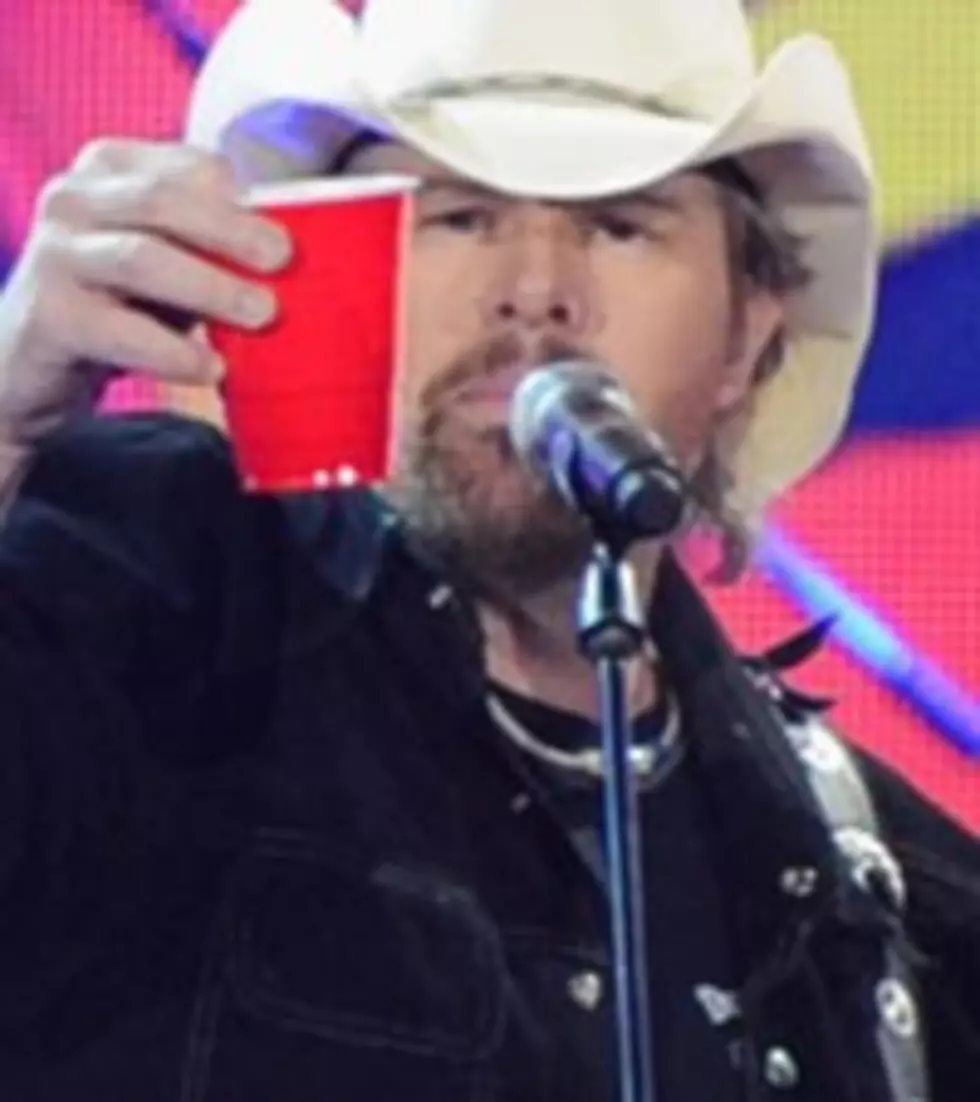 Toby Keith Makes Holiday Version of ‘Red Solo Cup’ Video