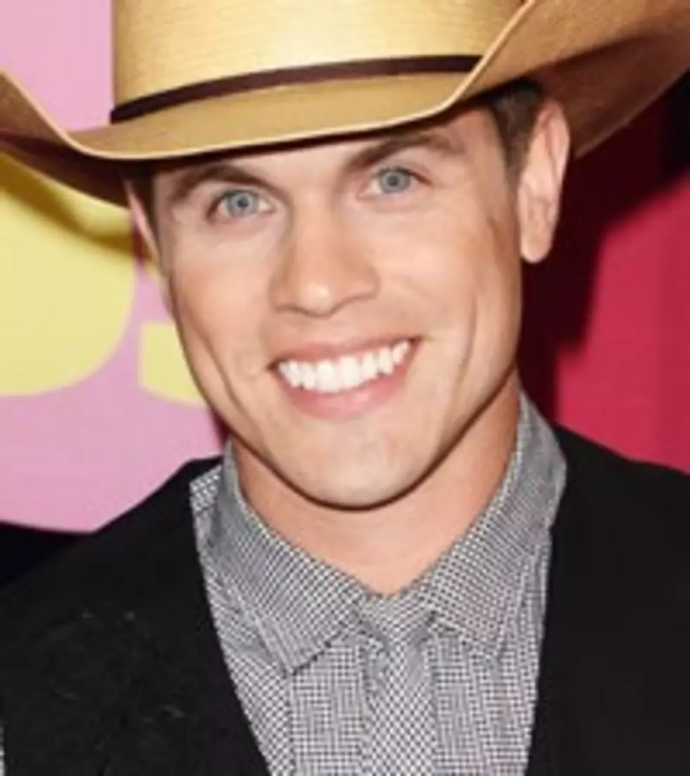 Dustin Lynch, ‘Cowboys and Angels’ (Acoustic Performance)