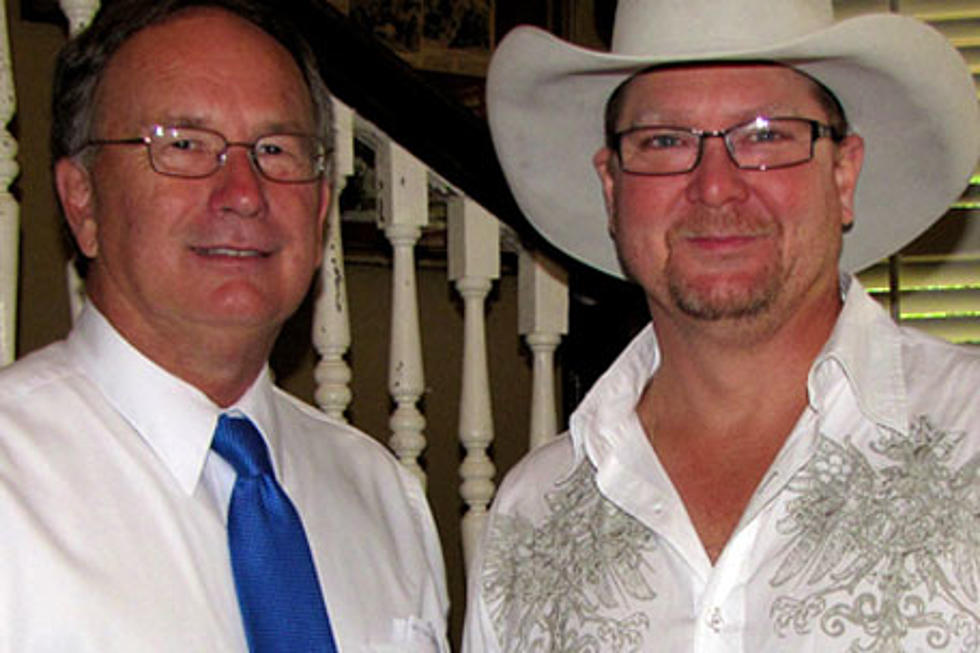 Tracy Lawrence Honored With Humanitarian Award