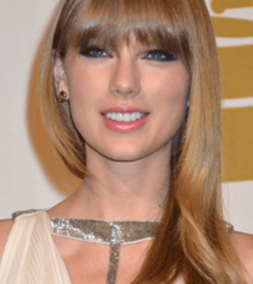 2013 Billboard Music Awards Shower Taylor Swift; Trace Adkins Breaks His Foot + More: Country Music News Roundup
