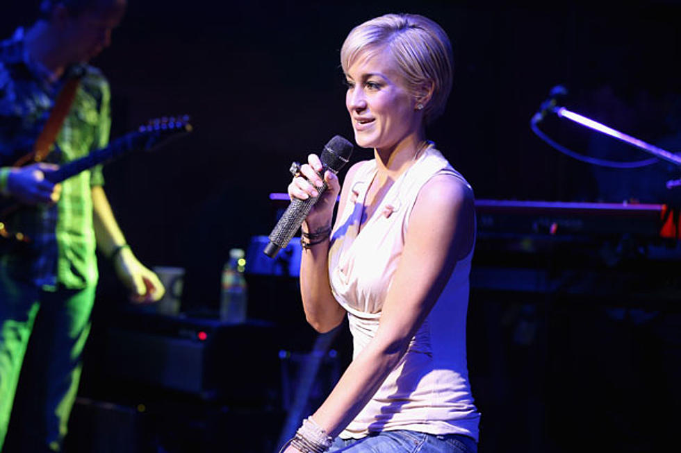 Kellie Pickler Records &#8216;Fun and Sassy&#8217; New Christmas Song