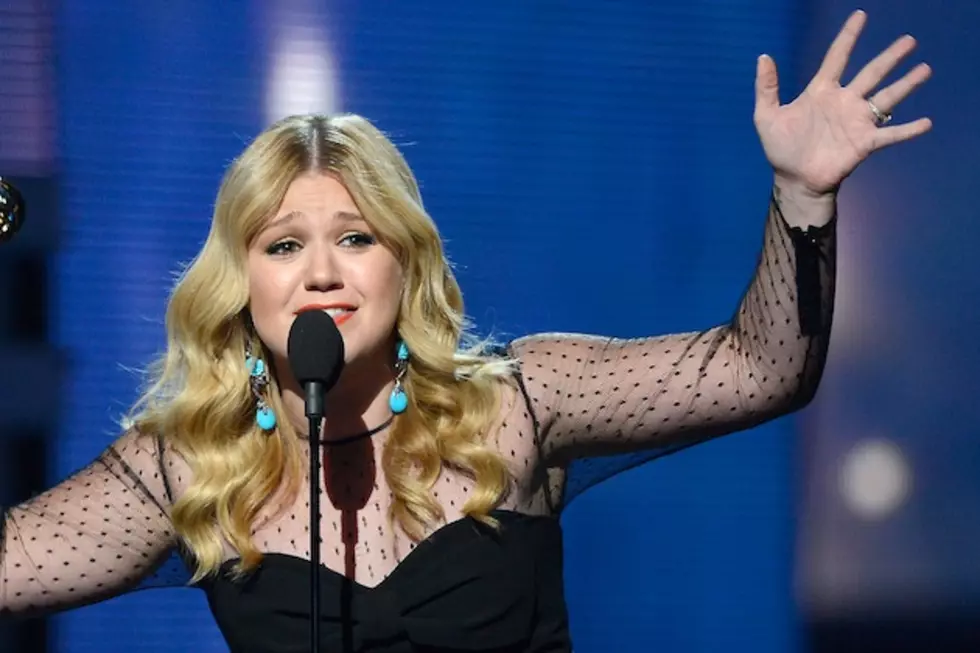 News Roundup: Kelly Clarkson Shares the Stage With Her Stepson, Taylor Swift&#8217;s &#8216;1989&#8217; Earns Four No. 1 Plaques