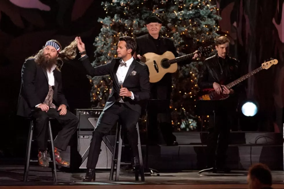 Willie Robertson + Luke Bryan Perform on 'Country Christmas'