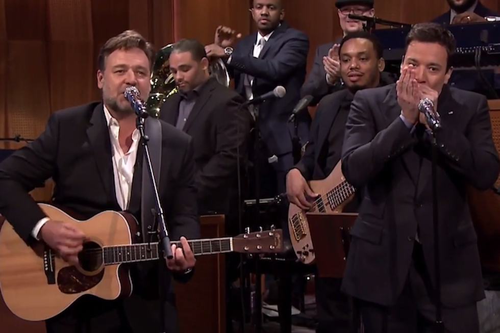 Russell Crowe Plays 'Folsom Prison Blues' on 'Tonight Show'