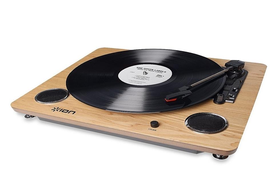 Win an Ion Turntable Signed by Jamie O’Neal
