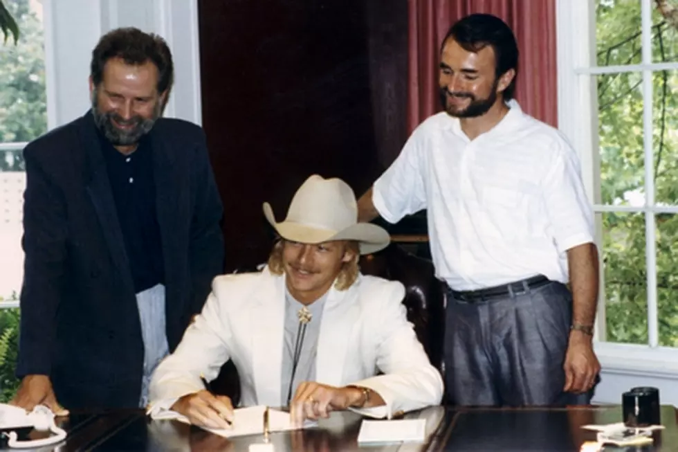 Country Music Memories: Alan Jackson Signs His First Record Deal
