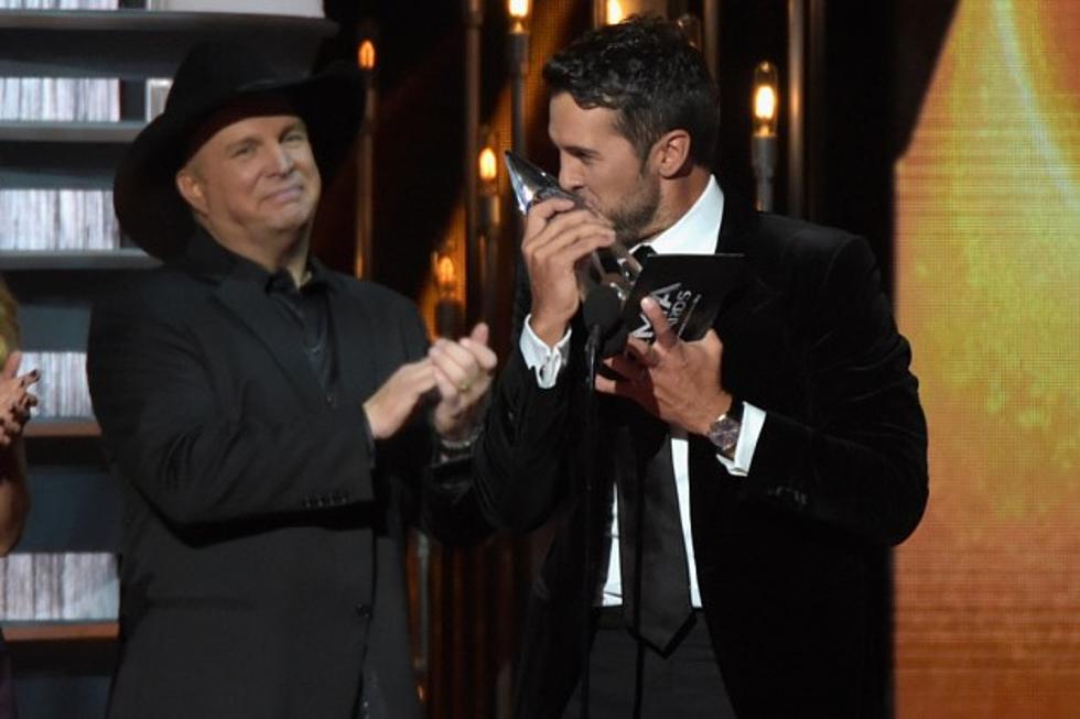 Luke Bryan Wins 2014 CMA Award for Entertainer of the Year