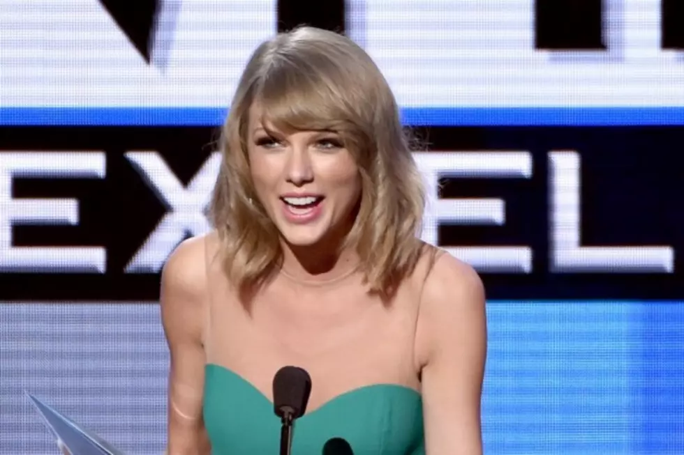 Taylor Swift Receives Dick Clark Award for Excellence at the 2014 American Music Awards