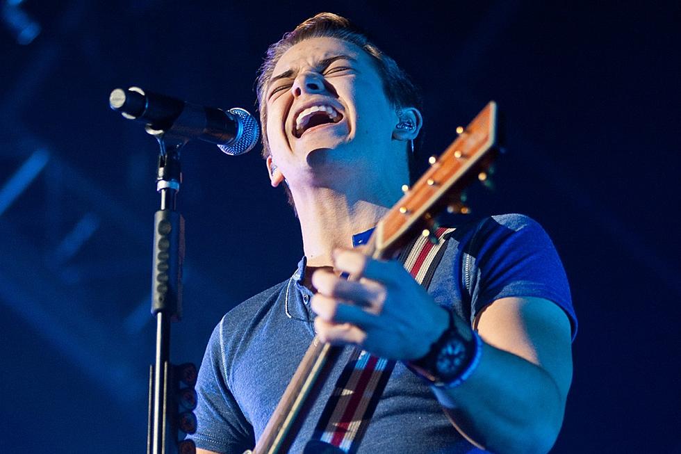 Hunter Hayes, More Stars Join Christmas 4 Kids Tour Bus Show