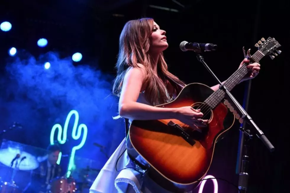 Review: Kacey Musgraves Commands the Stage With Pure Talent, Quirky Covers