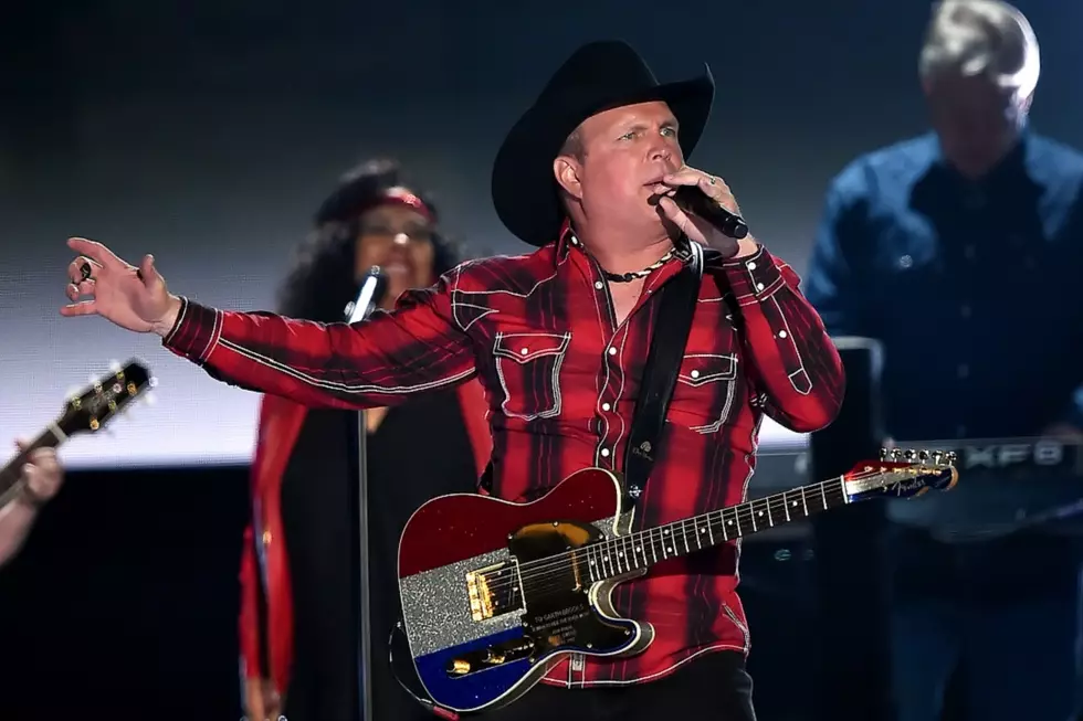 Garth Brooks Performs &#8216;All-American Kid&#8217; at the 2015 ACM Awards [WATCH]