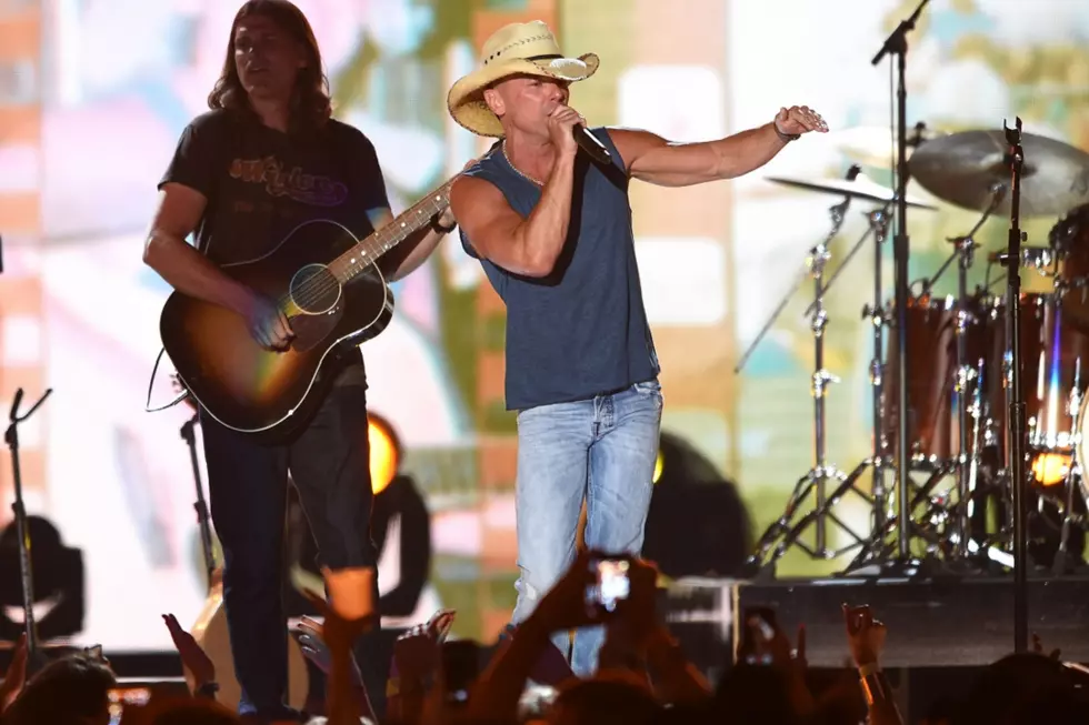 Kenny Chesney Performs &#8216;Young&#8217; and &#8216;Wild Child&#8217; at the 2015 ACM Awards [WATCH]