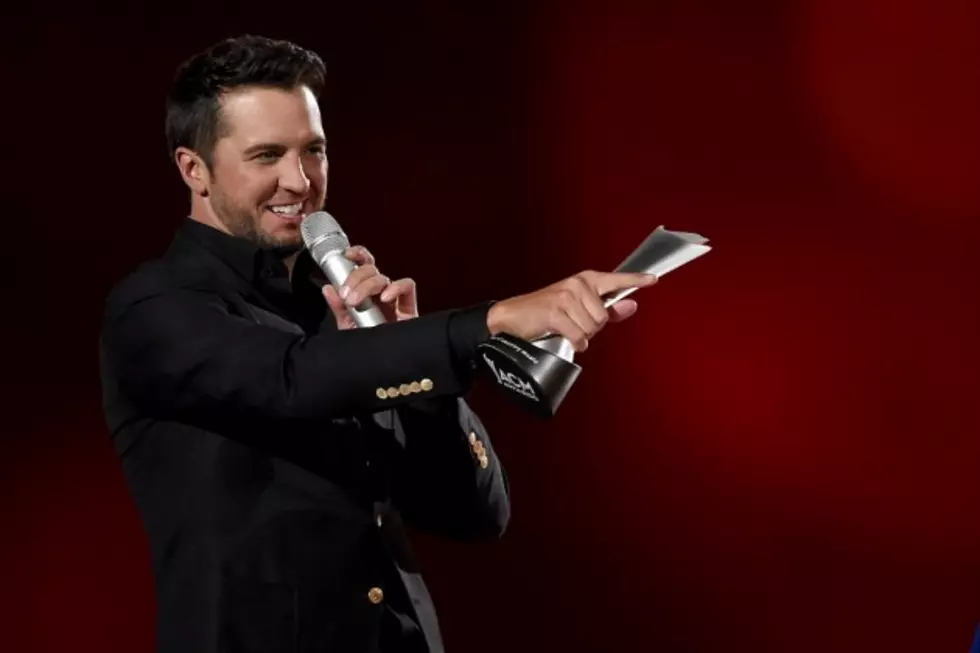 Luke Bryan Wins 2015 ACM Award for Entertainer of the Year