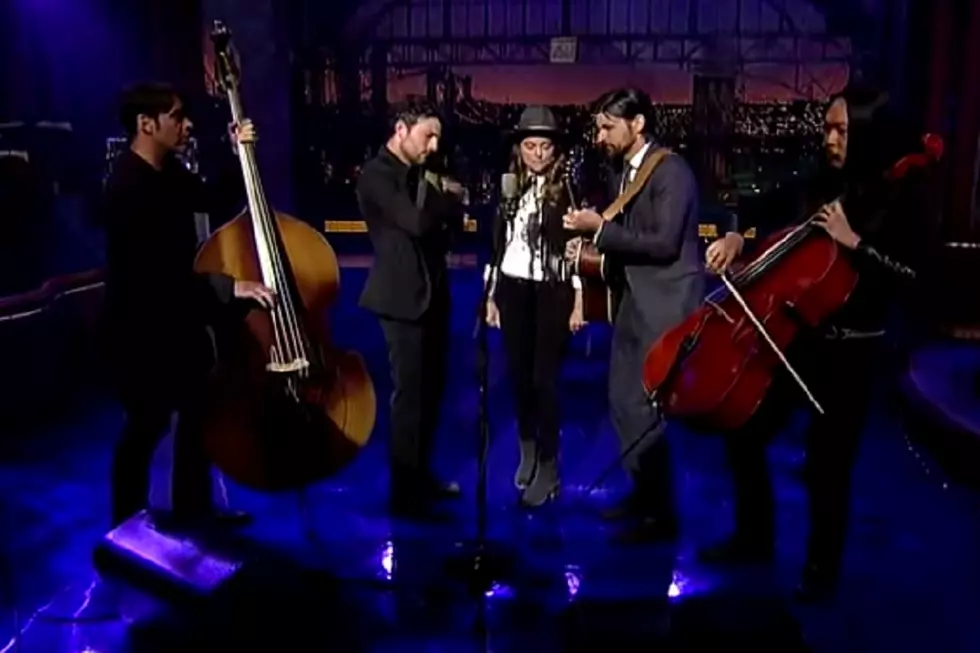 Brandi Carlile, Avett Brothers Sing Country Classic on 'Letterman'