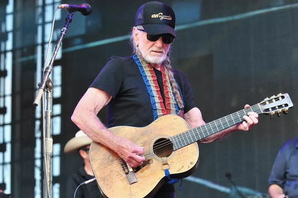 Country Music Memories: Willie's 'Always on My Mind' Hits No. 1